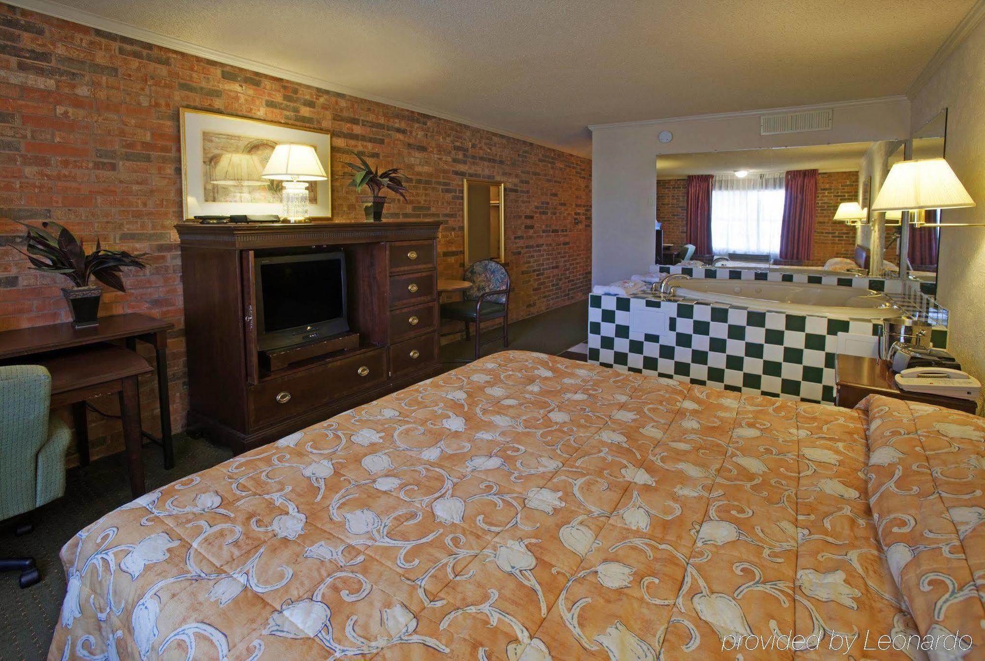 Americas Best Value Inn And Suites North Farmers Branch Room photo