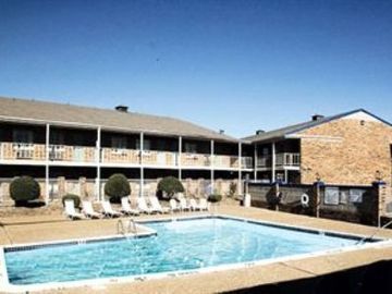 Americas Best Value Inn And Suites North Farmers Branch Exterior photo